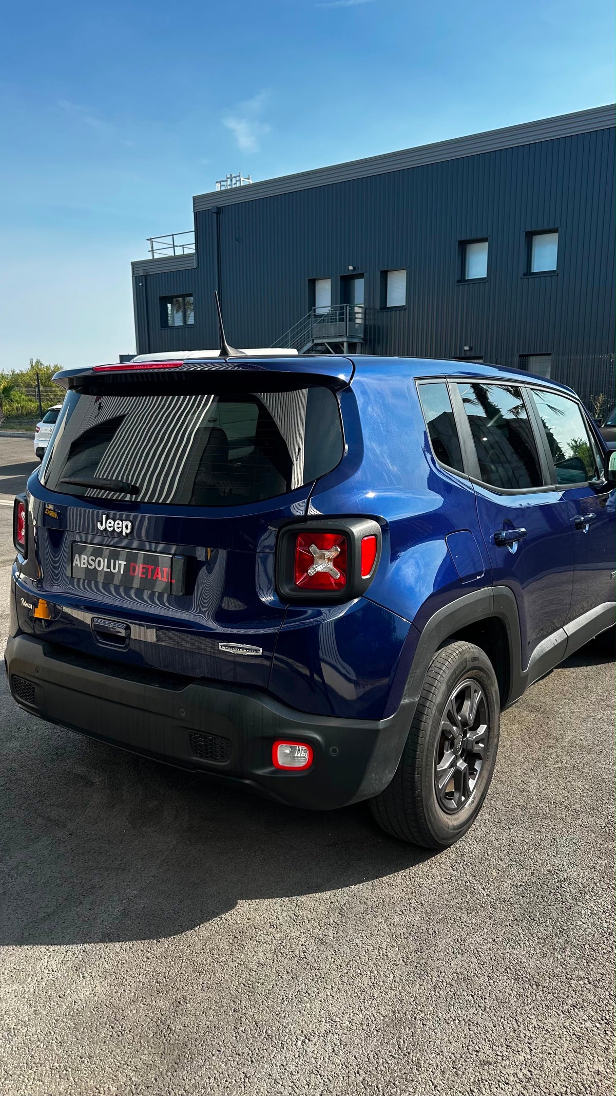 3/4 arrière - 15% · Jeep Renegade