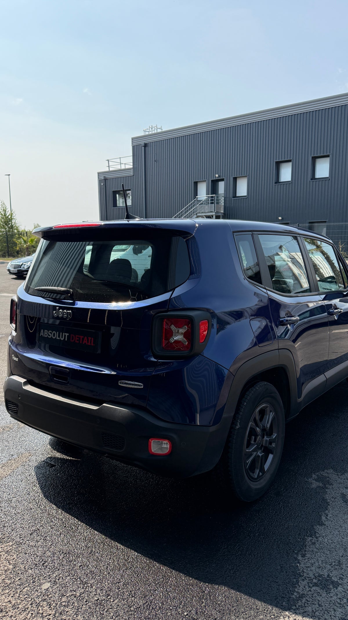 3/4 arrière - 15% · Jeep Renegade